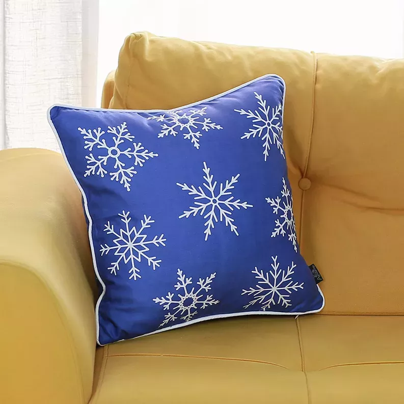 Set of 4 18" Christmas Snowflakes Throw Pillow Cover in Blue